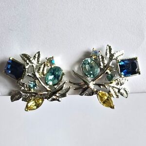 Vintage earrings floral silver tone rhinestones clip on clipon retro